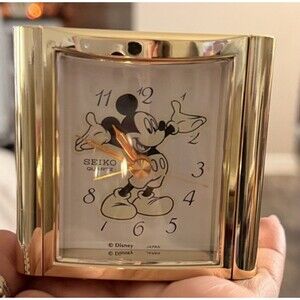 VNTG  90s DISNEY MICKEY MOUSE SEIKO QUARTZ DESK CLOCK W/ALARM GlOWS IN THE DARK